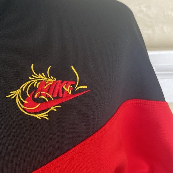 Nike Half Zip Pullover Sweatshirt - Picture 2 of 9